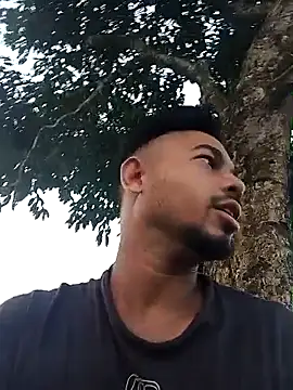 Snapshot of arafat_mia chatting on 10/25/25, 12:18 arafat mia online show from 10/25/25, 12:18