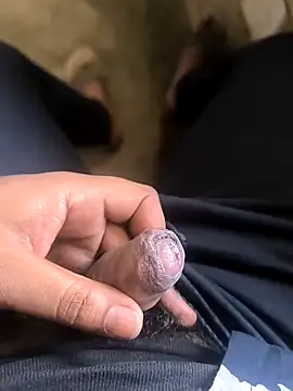 Snapshot of rana9639_1 chatting on 03/21/25, 05:00 rana9639 1 online show from 03/21/25, 05:00