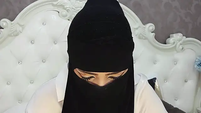 Snapshot of Hajar_Kar chatting on 06/10/26, 05:28 Hajar Kar online show from 06/10/26, 05:28