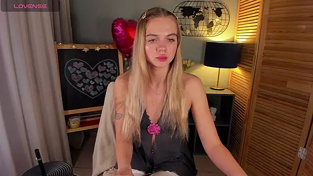 Snapshot of Aria69Stars chatting on 03/20/25, 12:22 Aria69Stars online show from 03/20/25, 12:22