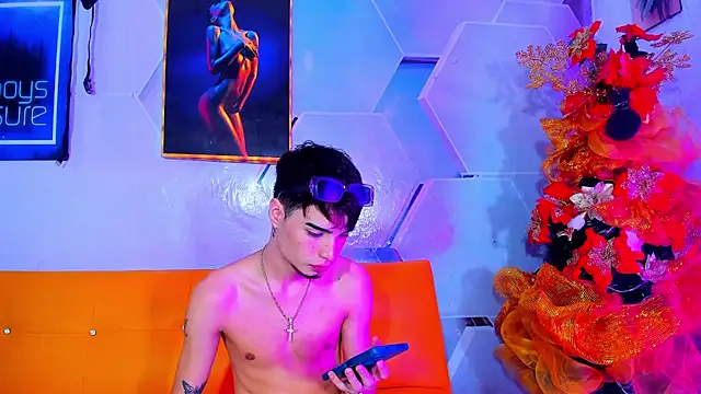 little alex01 online show from 12/05/24, 03:06