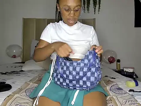 Pearl 00 online show from 03/20/25, 09:02