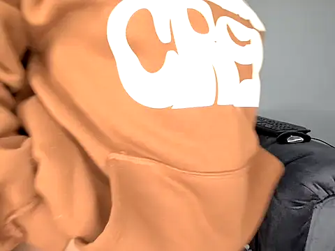 Pearl 00 online show from 10/29/25, 08:32