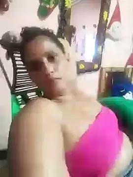 Snapshot of carolina_goez chatting on 12/24/24, 10:49 carolina goez online show from 12/24/24, 10:49