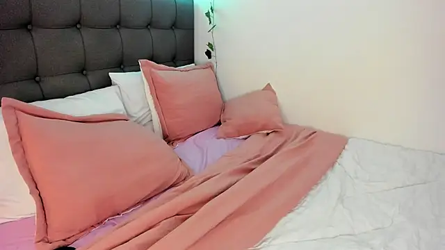 charlotte james0 online show from 02/24/25, 01:35