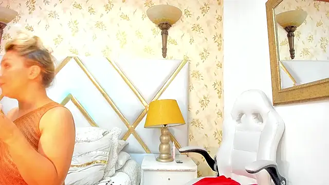 Snapshot of MalorySweet chatting on 12/19/24, 03:30 MalorySweet online show from 12/19/24, 03:30