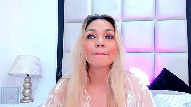 Snapshot of MalorySweet chatting on 12/29/24, 12:23 MalorySweet online show from 12/29/24, 12:23