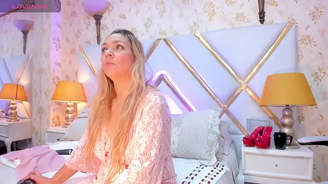 Snapshot of MalorySweet chatting on 12/30/24, 12:20 MalorySweet online show from 12/30/24, 12:20