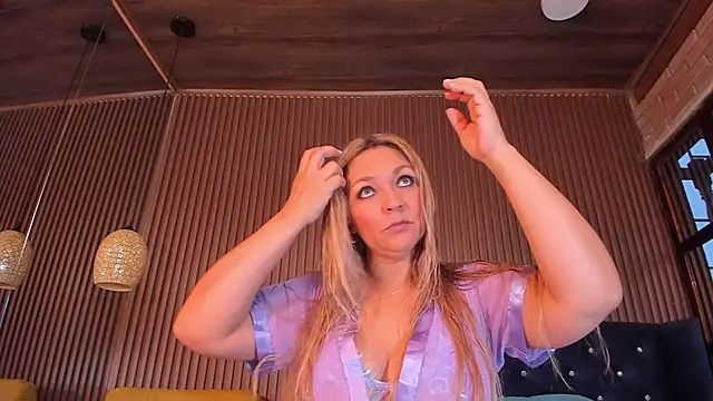 Snapshot of MalorySweet chatting on 02/11/25, 11:54 MalorySweet online show from 02/11/25, 11:54