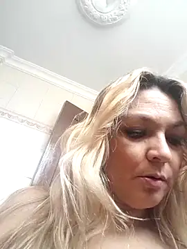 Snapshot of MalorySweet chatting on 03/14/25, 06:18 MalorySweet online show from 03/14/25, 06:18