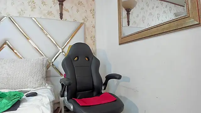 Snapshot of MalorySweet chatting on 02/15/26, 02:25 MalorySweet online show from 02/15/26, 02:25