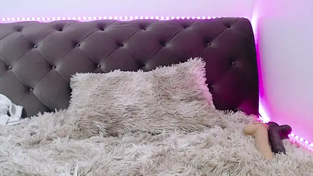 TiffanyPeretz online show from 02/05/25, 08:57