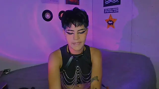 Snapshot of alex_one888 chatting on 09/11/25, 12:55 alex one888 online show from 09/11/25, 12:55