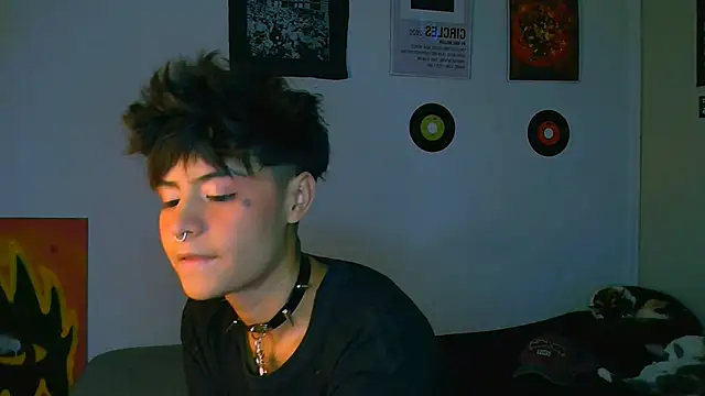 Snapshot of alex_one888 chatting on 11/19/25, 10:43 alex one888 online show from 11/19/25, 10:43