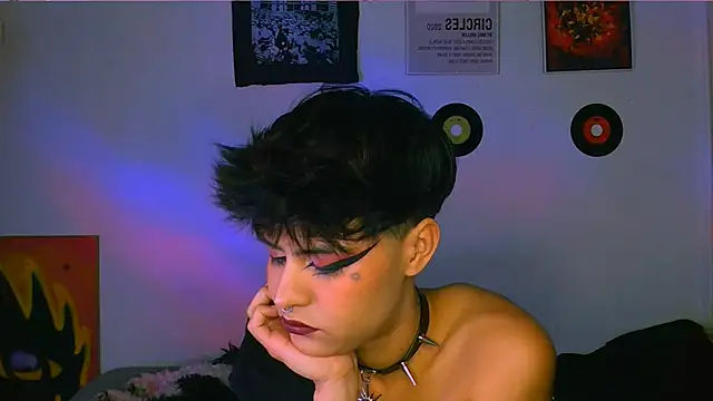 Snapshot of alex_one888 chatting on 11/22/25, 01:15 alex one888 online show from 11/22/25, 01:15