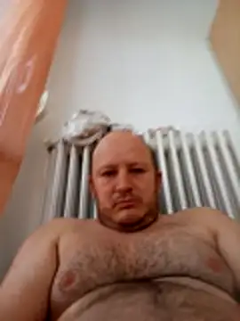 Snapshot of gato- chatting on 04/16/26, 03:35 gato- online show from 04/16/26, 03:35