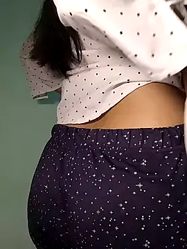 Indianhyna online show from 02/15/26, 01:46