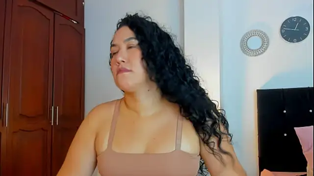 Snapshot of kathyajhonss chatting on 10/24/25, 10:06 kathyajhonss online show from 10/24/25, 10:06