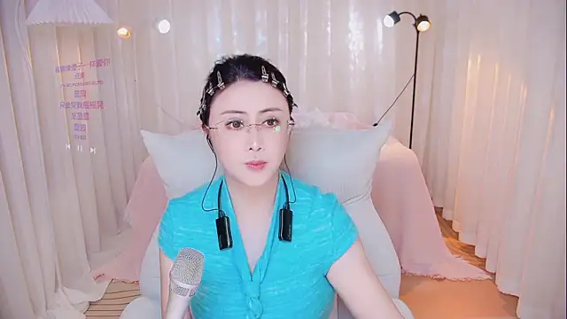 Snapshot of Daisy7_11 chatting on 04/07/26, 02:28 Daisy7 11 online show from 04/07/26, 02:28