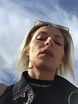 Diamond Bunny  online show from 03/08/25, 01:03