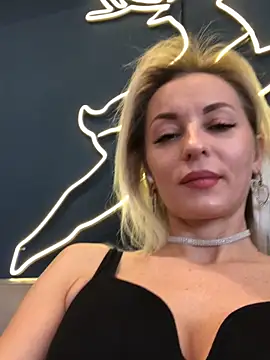 Diamond Bunny  online show from 03/15/25, 12:45