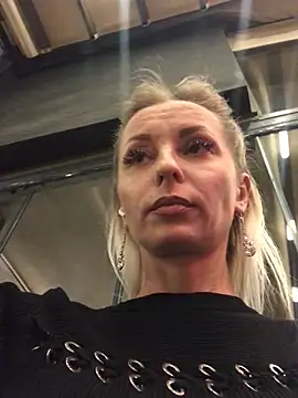 Diamond Bunny  online show from 03/21/25, 04:51