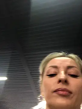 Diamond Bunny  online show from 10/03/25, 02:03