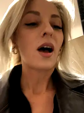 Diamond Bunny  online show from 10/05/25, 02:04