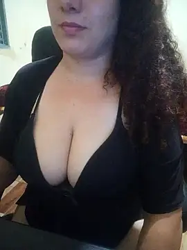 Snapshot of litha_luna chatting on 01/18/25, 04:15 litha luna online show from 01/18/25, 04:15