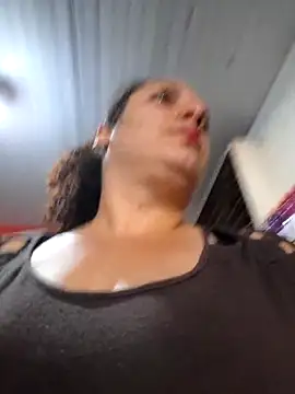 Snapshot of litha_luna chatting on 10/24/25, 12:23 litha luna online show from 10/24/25, 12:23