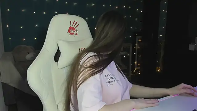 katie taylorr online show from 12/03/24, 10:51