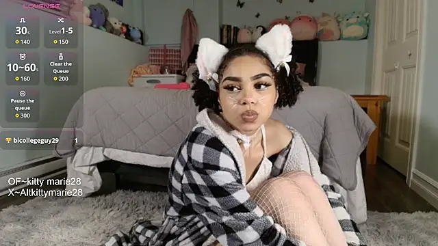 Snapshot of kittymarie28 chatting on 10/05/25, 02:32 kittymarie28 online show from 10/05/25, 02:32