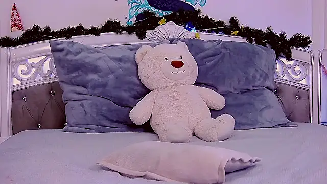 MiaNixan online show from 01/15/26, 05:23