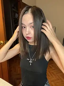 Snapshot of lalallalalaa- chatting on 12/17/24, 10:12 lalallalalaa- online show from 12/17/24, 10:12