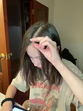 Snapshot of lalallalalaa- chatting on 01/18/25, 10:28 lalallalalaa- online show from 01/18/25, 10:28