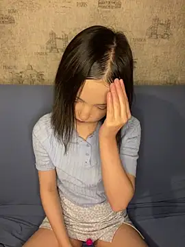 Snapshot of lalallalalaa- chatting on 11/16/25, 02:11 lalallalalaa- online show from 11/16/25, 02:11