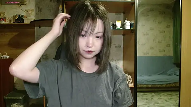 Snapshot of lalallalalaa- chatting on 12/04/25, 02:15 lalallalalaa- online show from 12/04/25, 02:15