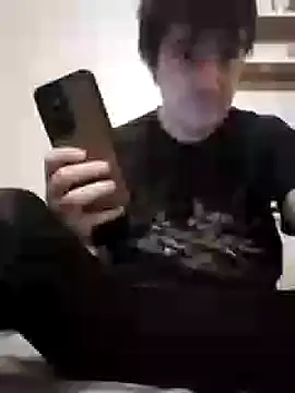 Snapshot of Loveme1902 chatting on 12/16/24, 08:41 Loveme1902 online show from 12/16/24, 08:41