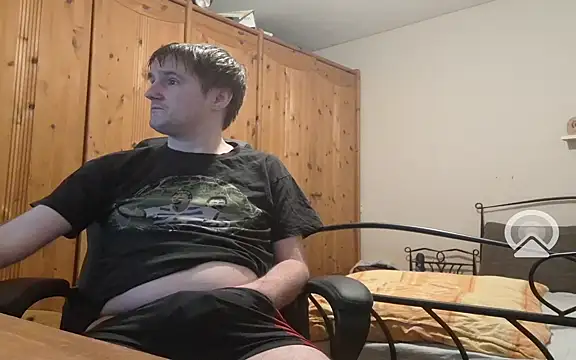 Snapshot of Loveme1902 chatting on 03/14/25, 10:39 Loveme1902 online show from 03/14/25, 10:39