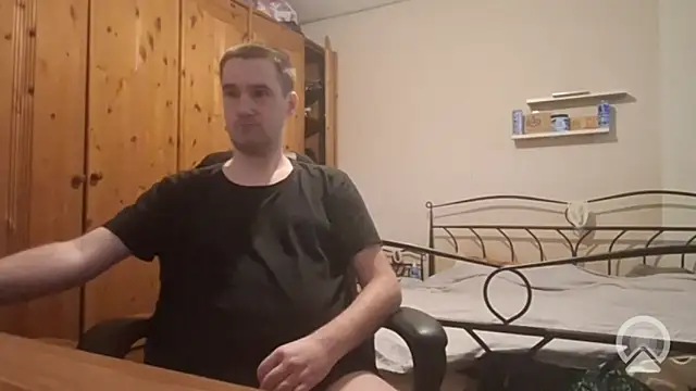 Snapshot of Loveme1902 chatting on 04/16/26, 08:15 Loveme1902 online show from 04/16/26, 08:15