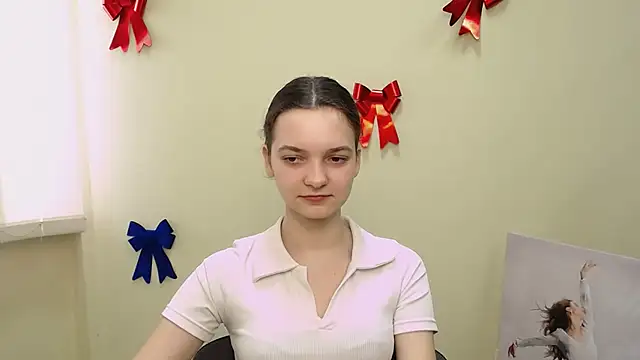  SusieSu  online show from 02/05/25, 10:19