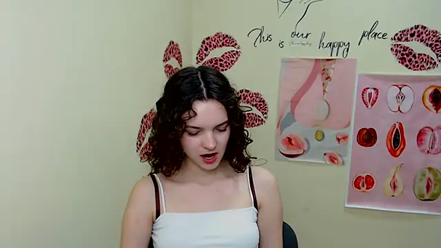  SusieSu  online show from 02/12/25, 07:23