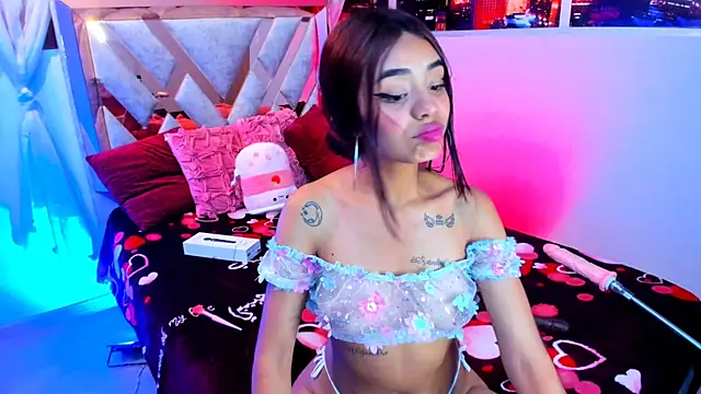 Snapshot of Tiffany_sander chatting on 02/07/25, 09:16 Tiffany sander online show from 02/07/25, 09:16