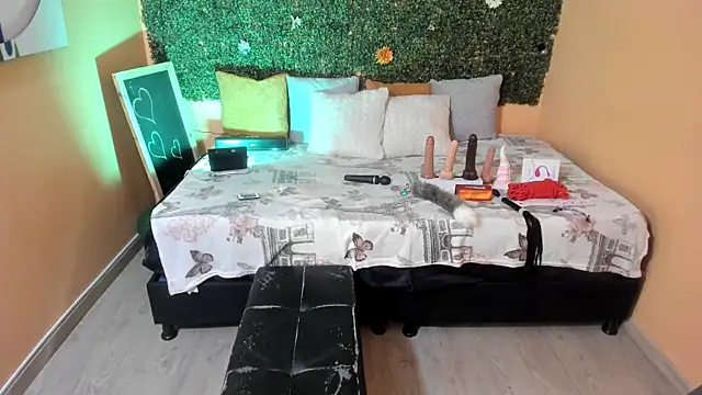 Snapshot of Tiffany_sander chatting on 03/22/25, 06:54 Tiffany sander online show from 03/22/25, 06:54