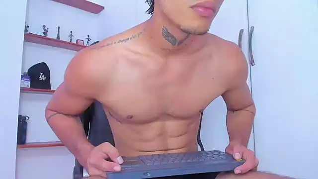 Snapshot of Jonryder_ chatting on 12/16/25, 04:12 Jonryder online show from 12/16/25, 04:12