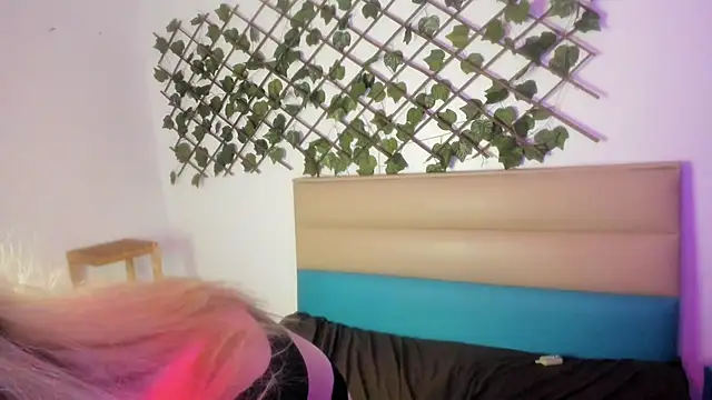 Snapshot of Cloe_five chatting on 12/23/24, 03:44 Cloe five online show from 12/23/24, 03:44