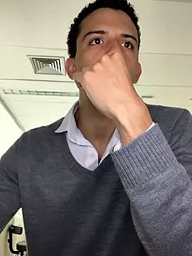 Snapshot of pteno1 chatting on 12/05/24, 11:16 pteno1 online show from 12/05/24, 11:16