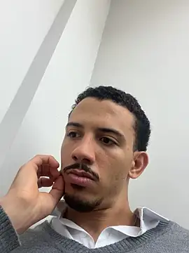 Snapshot of pteno1 chatting on 12/23/24, 01:13 pteno1 online show from 12/23/24, 01:13