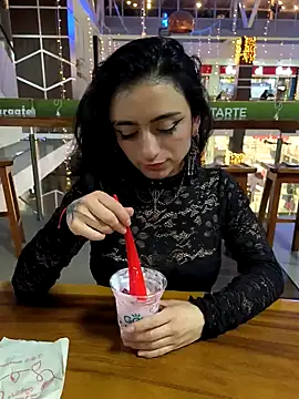 Lila Desiree online show from 01/03/25, 12:22