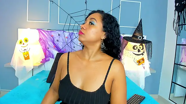 Snapshot of Kamila-Kane chatting on 10/25/25, 10:59 Kamila-Kane online show from 10/25/25, 10:59